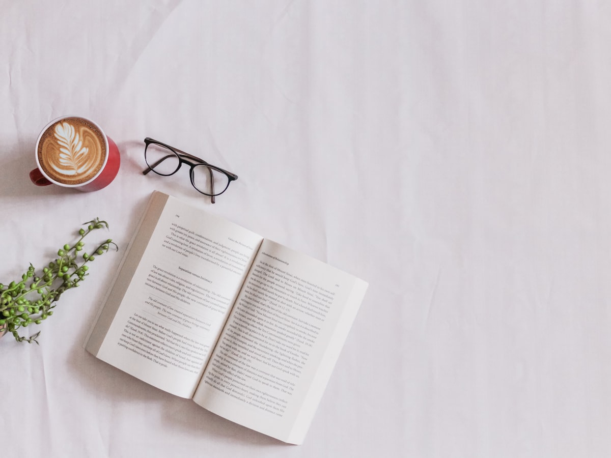 How Switching to an E-Ink Tablet Tripled My Reading Output (and Saved My Eyes)