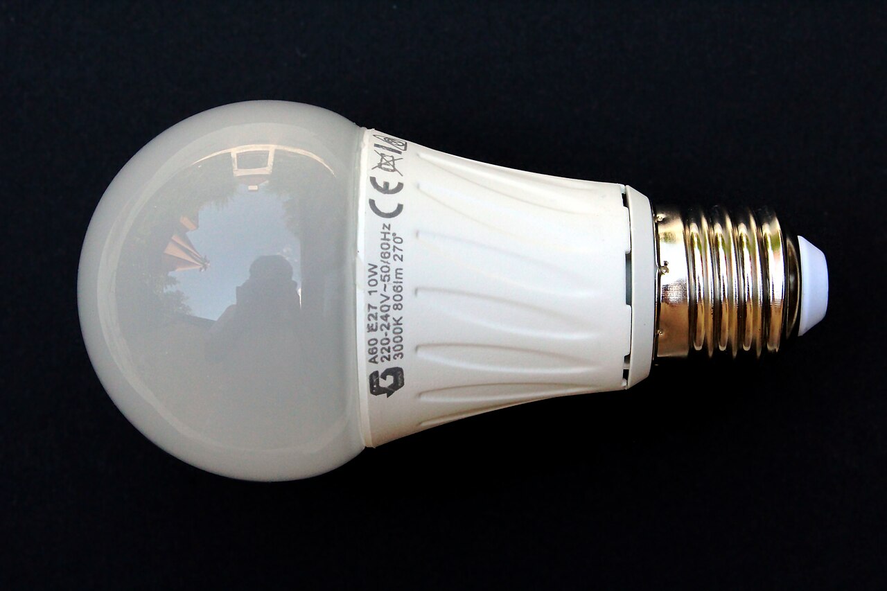 I Replaced My Wi-Fi with Li-Fi for a Week in 2026: The Future of Light-Based Internet